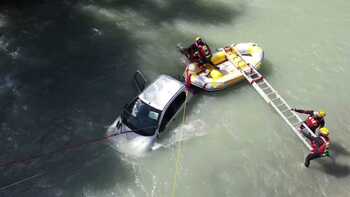 Rescate de personas en vehículos sumergidos en el agua