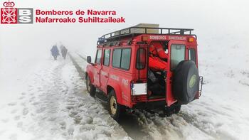 Bomberos de Navarra rescatan a una peregrina con hipotermia