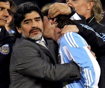 A 90' de Maradona