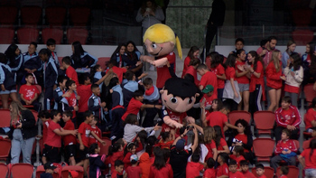 Osasuna entrena en El Sadar ante 4.000 niños y niñas