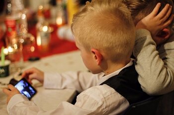 ¿Controlan los padres lo que ven sus hijos en Internet?
