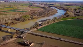 Más de 140 personas limpian las orillas del Ebro en Buñuel