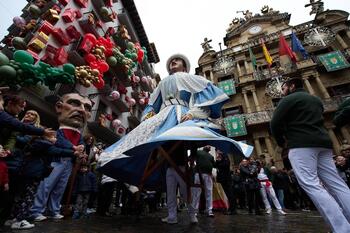 Pamplona se viste de gala en un ambiente festivo