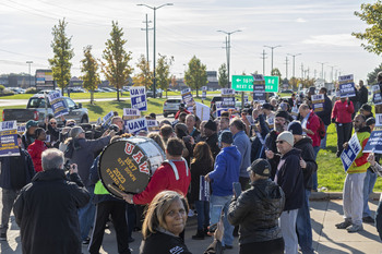 UAW y GM alcanzan un acuerdo para acabar la huelga en EEUU