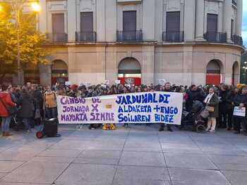 La jornada partida origina protestas en Pamplona y Tudela