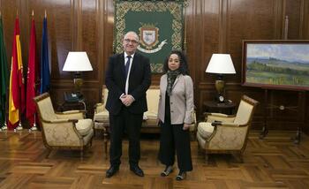 La embajadora de Estados Unidos en España visita Pamplona
