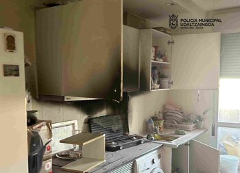 Tres traslados hospitalarios tras un incendio en Buztintxuri