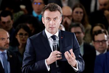 Macron insiste en que la reforma de las pensiones es 