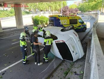 Aparatosos accidente en Pamplona con una persona herida