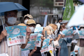 Japón empieza a verter al Pacífico aguas tratadas de Fukushima