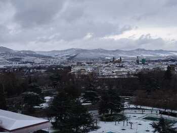 Pamplona amanece nevada pero sin problemas en el transporte