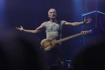 Sting encandila al Navarra Arena con su música rock