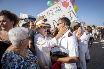 El 'Juan Sebastián Elcano' vuelve a Cádiz tras su instrucción
