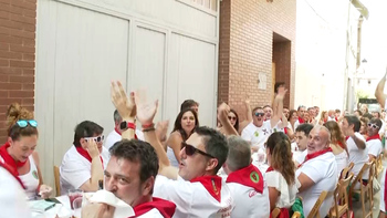 San Adrián también se viste de blanco y rojo