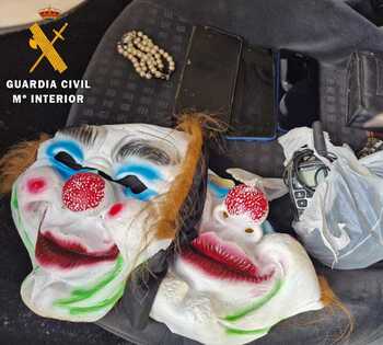 Detenidos por robar en Olite con máscaras de payaso