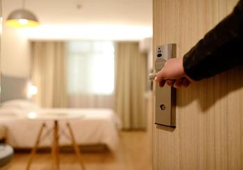 Las tarifas hoteleras suben un 19% este verano en España