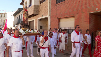 Cortes procesiona a San Miguel por todo lo alto