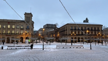 Pamplona amanece blanca y sin grandes problemas por la nieve