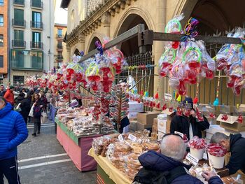 Roscones y caramelos endulzan Navarra por San Blas