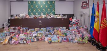 La Guardia Civil de Navarra recauda juguetes para 250 niños