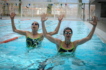 Laura Garde y Lola Sarriguren, nadadoras de bronce en Japón