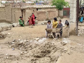 Las inundaciones dejan al menos 300 muertos en Afganistán