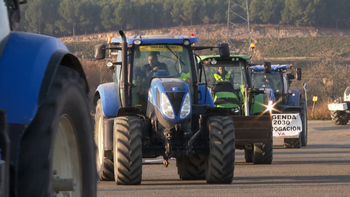 Los agricultores intensifican sus protestas en la carretera