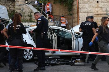 Dos palestinos armados atropellan a tres personas en Jerusalén