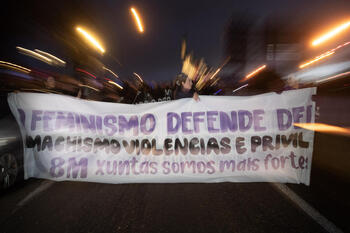 Miles de mujeres salen a las calles en España en el 8-M