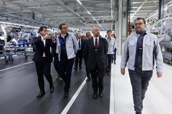 Gobierno y VW Navarra tratan la electrificación de la planta