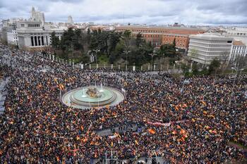 Miles de personas protestan contra la ley de amnistía