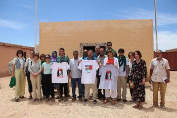 Instituciones navarras visitan a refugiados saharauis