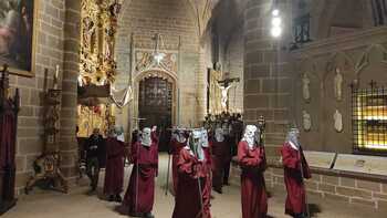 Las Hermanas de la Soledad celebran el Viacrucis de Pamplona