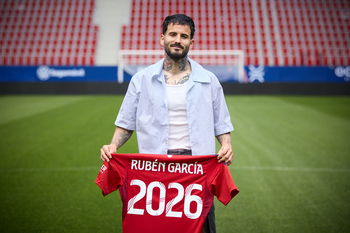 Rubén García renueva en Osasuna hasta 2026