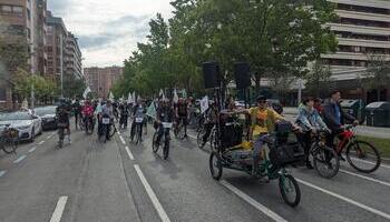 Una marcha ciclista reclama mejoras en la calidad educativa