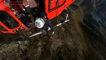 Rescatan a una montañera tras caer 5 m en las peñas de Aya