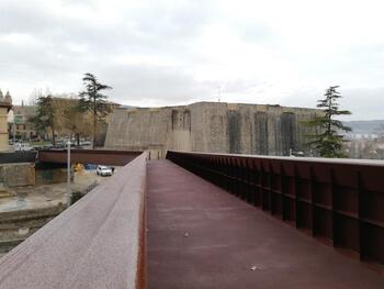 Pamplona reclama 1,6 millones por la pasarela de Labrit