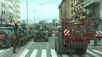 Los tractores se retiran tras la reunión con el Gobierno