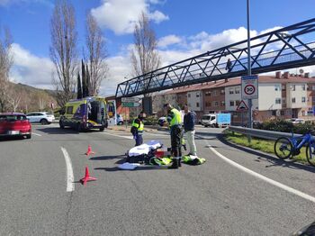 Atropellado un ciclista de 74 años en una rotonda de Ansoáin