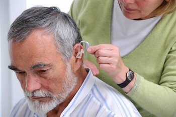 ¿Sabías que la pérdida de audición altera el conocimiento?