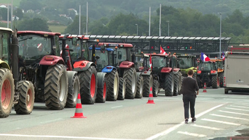 Los agricultores bloquean la frontera con Francia