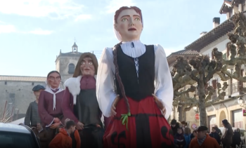 Lakuntza baila los gigantes en honor a San Sebastián