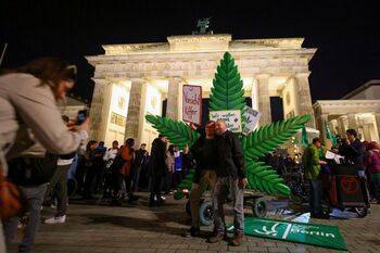 Alemania legaliza el cannabis entre celebraciones y críticas