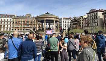 El autismo de Navarra se congrega en la Plaza del Castillo